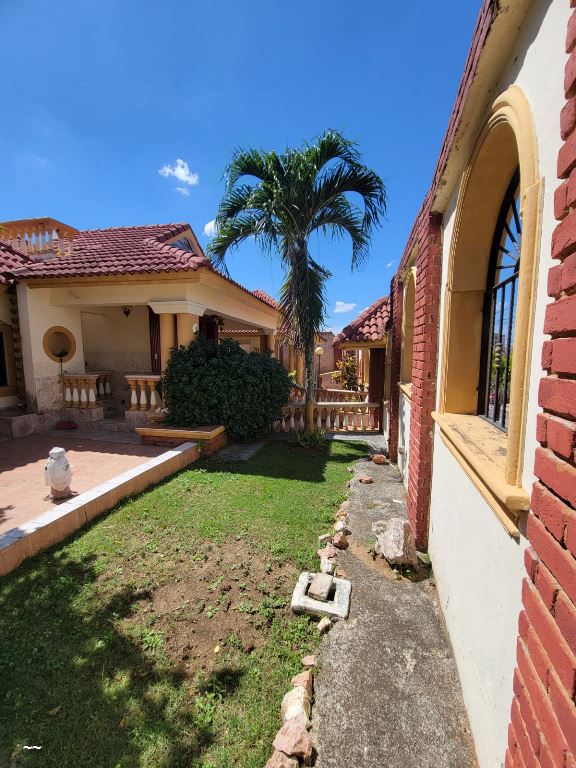 Casas en Venta Urb. Thomen, Santiago