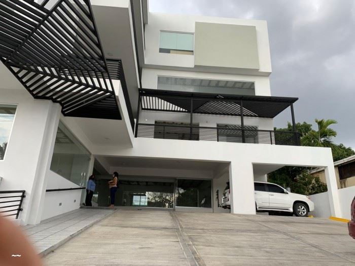 Locales en Venta La Castellana, Distrito Nacional